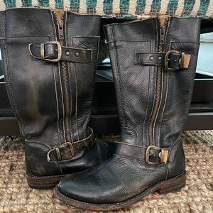 bed|stü

Gogo Lug Black Rustic Boots round toe Women size 7 Pre-owned great boot